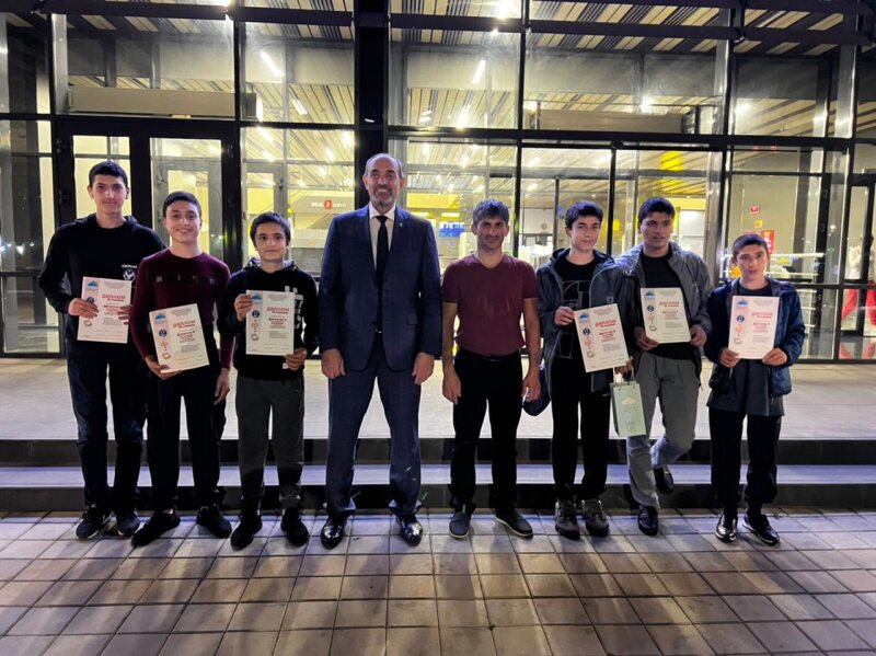 Команда школьников из Дагестана вошла в тройку лучших Семнадцатого Южного математического турнира