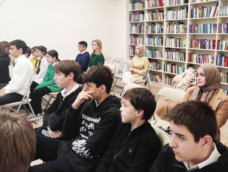 15 ноября учащиеся программы «Экология и природа» приняли участие в лекции-дискуссии «Имя беды – наркотик».