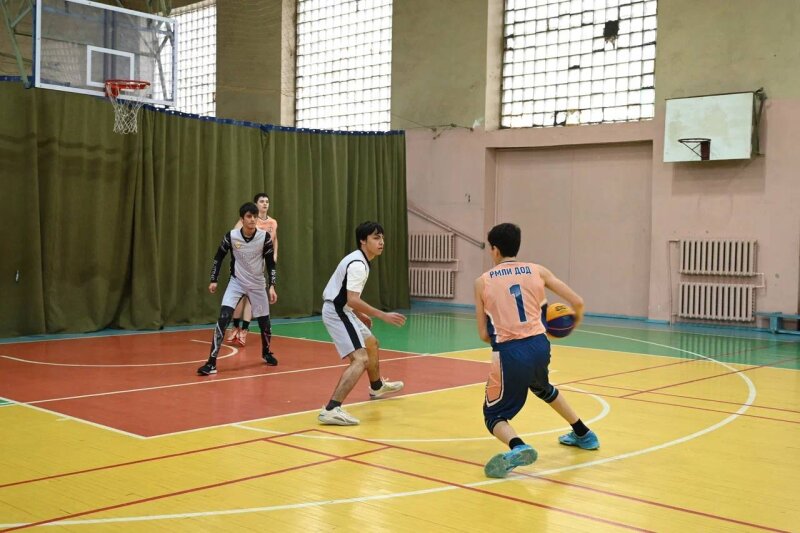 «Держи мяч крепче!»: Первенство по баскетболу прошло в Центре «Альтаир»