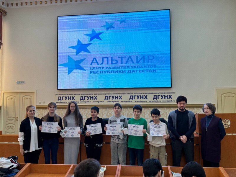В Центре развития талантов "Альтаир" состоялось награждение юных математиков, победителей и призеров Республиканской математической олимпиады среди учащихся 5-7 классов "Луч" и второго турнира математических боев.