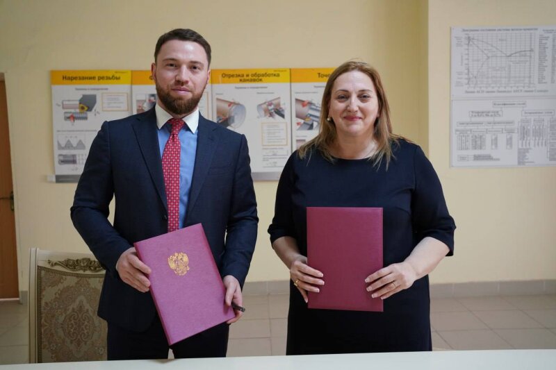 27 апреля состоялось подписание соглашения о сотрудничестве и взаимодействии между Министерством промышленности и торговли Республики Дагестан и ГАОУ ДО РД "Центр развития талантов "Альтаир". 